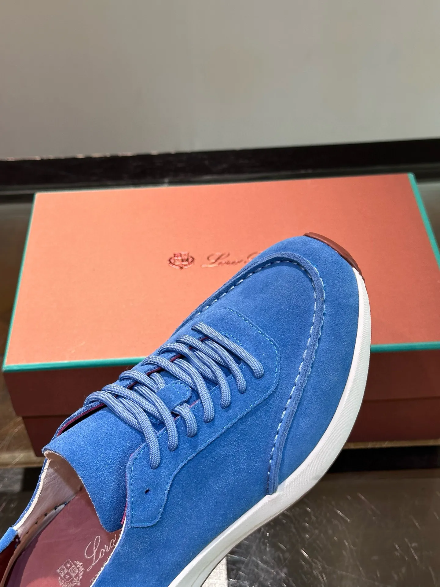 Factory price: 540💰Loro men's shoes💰iana niche Loro classic jogging shoes, men's lace-up casual shoes and sneakers, high-quality lightweight and comfortable fabrics, suitable for outdoor leisure, the color scheme is young and energetic, and it looks great with sportswear or casual suits! Size: 39-46 (customized sizes of 45 and 46 are non-refundable)